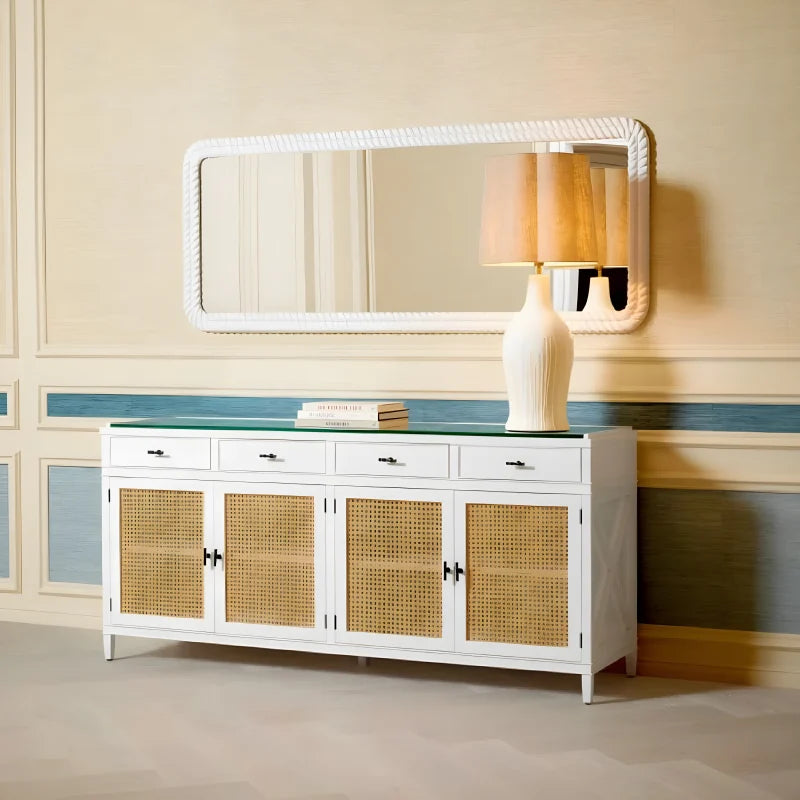 Buffet en bois blanc et rotin