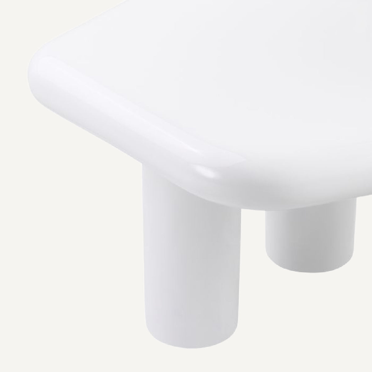 Table d'appoint en résine blanche