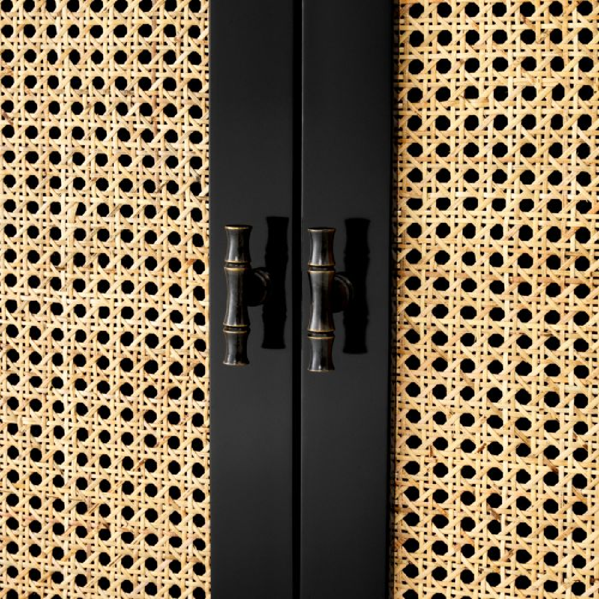 Buffet en bois noir et rotin
