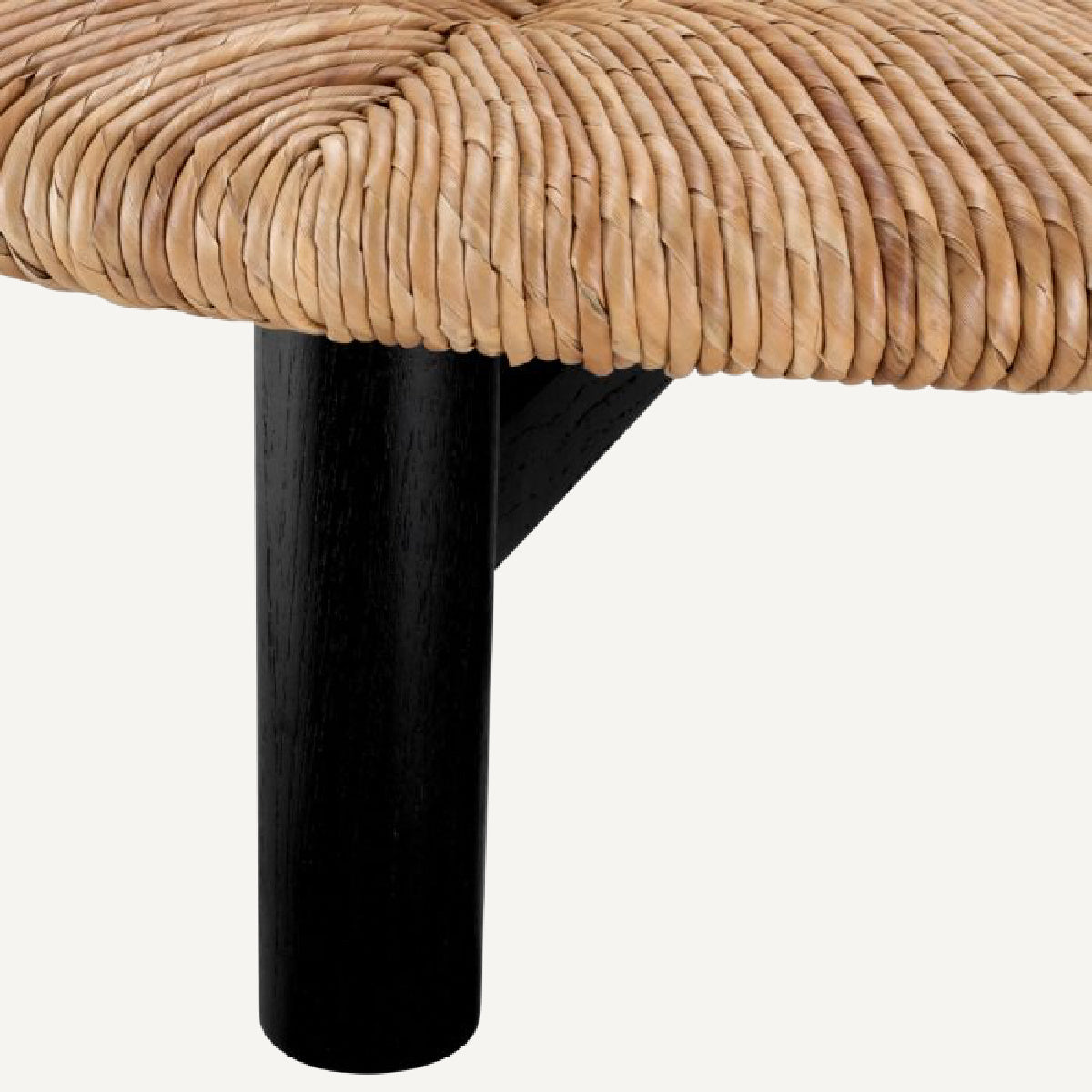 Table basse noire en jonc de mer