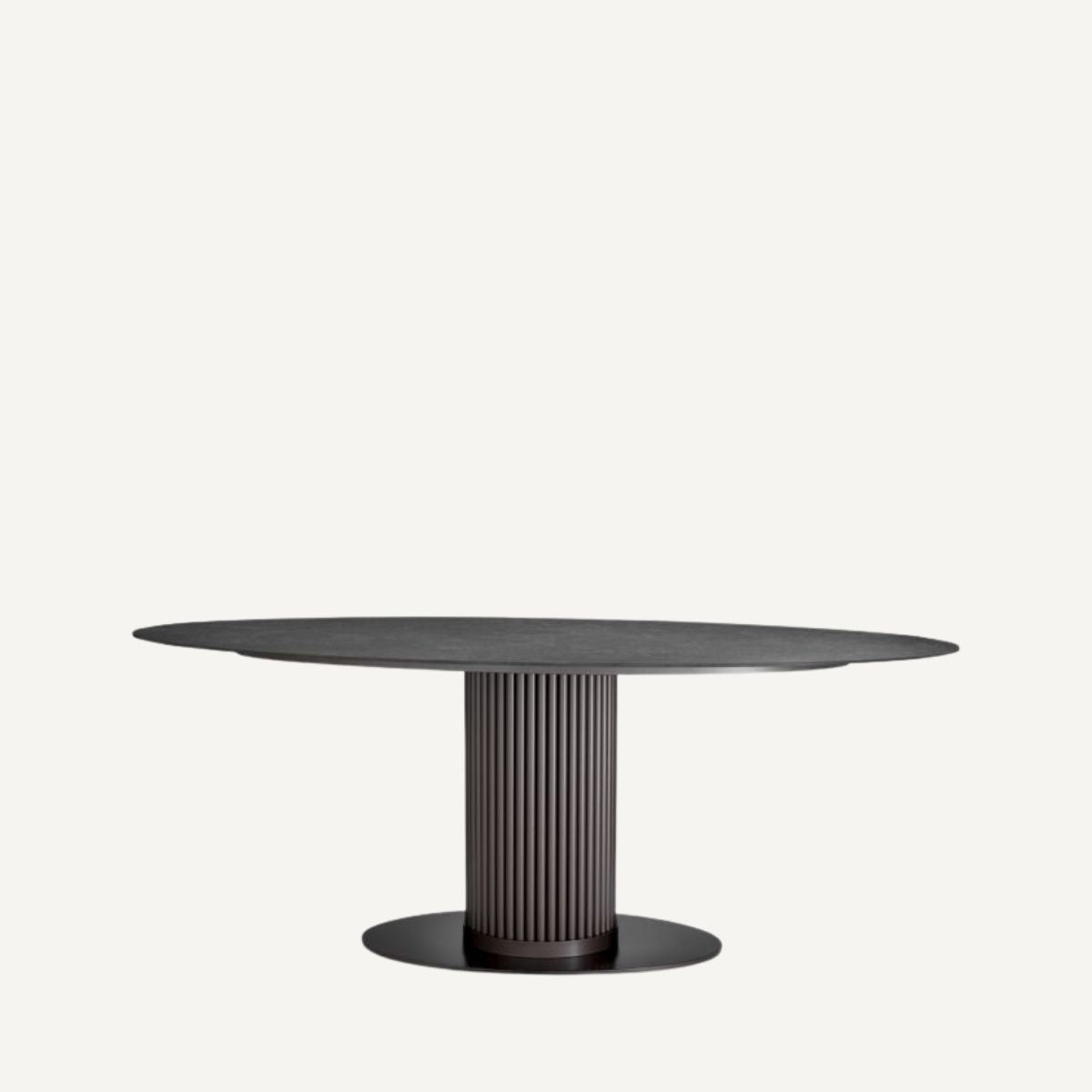 Table extérieure ovale en bronze et céramique