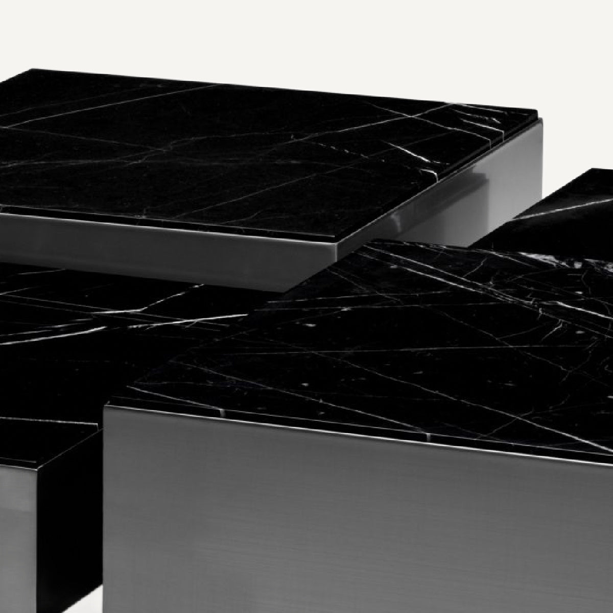 Table basse en bronze et marbre noir (lot de 4)