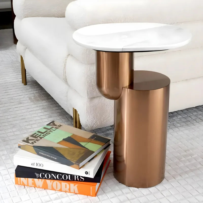 Table d'appoint cuivrée en marbre blanc